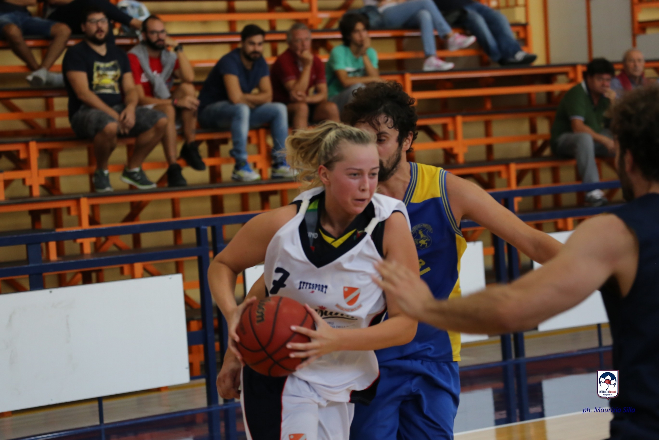 Slide (5) Magnolia Basket Campobasso